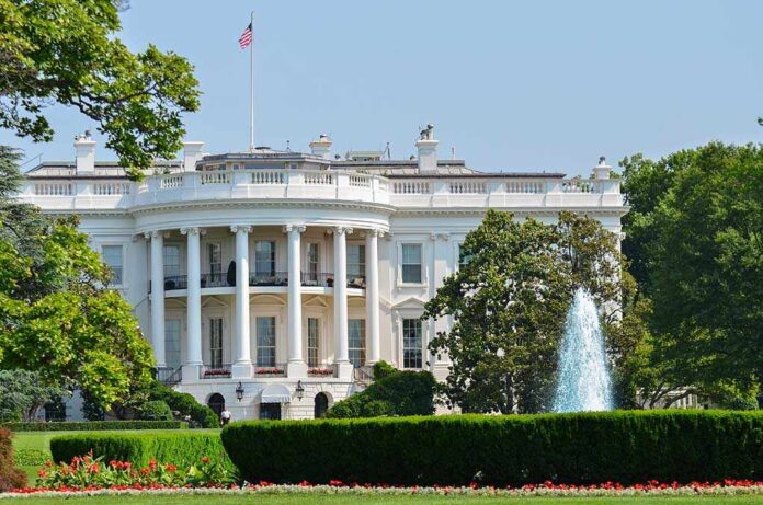 103840784 featured image The White House with a fountain.