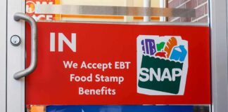 store door sign indicating EBT SNAP acceptance